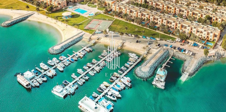 Вилла с 4 спальнями в Abu Dhabi Gate City, ОАЭ №37562