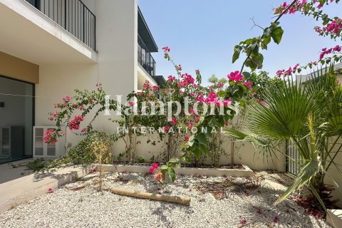 3 bedrooms Townhouse in Sweden, UAE No. 165002 7