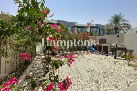 3 bedrooms Townhouse in Sweden, UAE No. 165002 15
