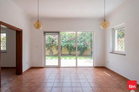 5 bedrooms Villa in Dubai, UAE No. 160560