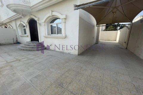 Villa de 4 chambres à Doha, Qatar No. 57214 3