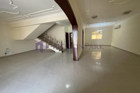 Villa de 4 chambres à Doha, Qatar No. 57214 9