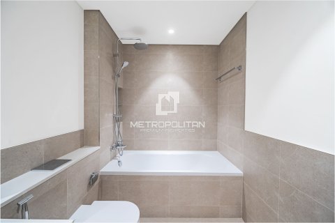 Appartement de 2 chambres à EMAAR Beachfront, UAE No. 129717 24