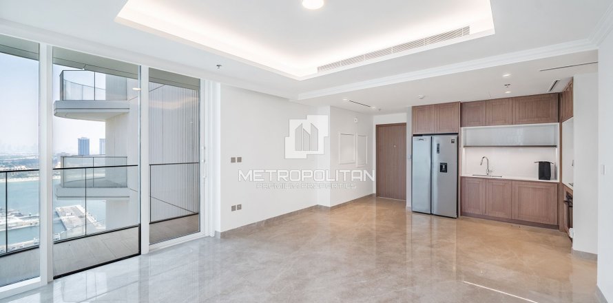 Appartement de 2 chambres à EMAAR Beachfront, UAE No. 129717