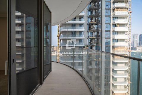 Appartement de 2 chambres à EMAAR Beachfront, UAE No. 129717 6