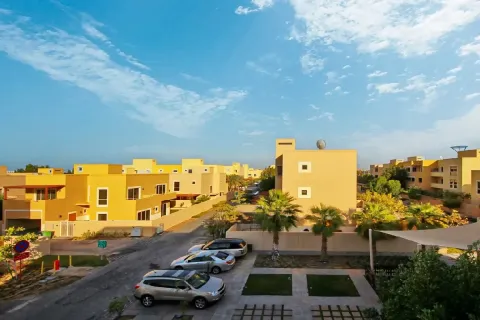 Villa de 3 dormitorios en Dubai, UAE No. 164032