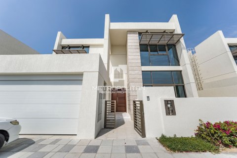 4 bedrooms Villa in District One, UAE No. 128149
