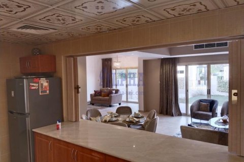 Townhouse de 3 dormitorios en Al Hamra Village, UAE No. 165428 8