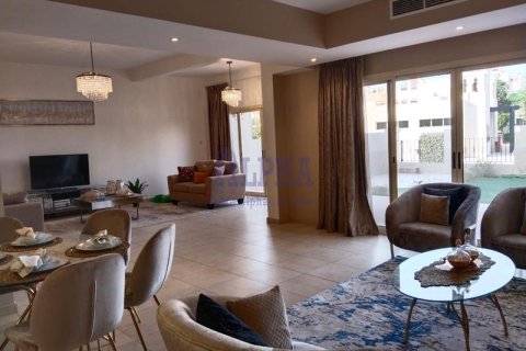 Townhouse de 3 dormitorios en Al Hamra Village, UAE No. 165428