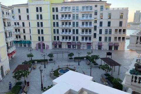 3 bedrooms Apartment in Doha, Qatar No. 57803