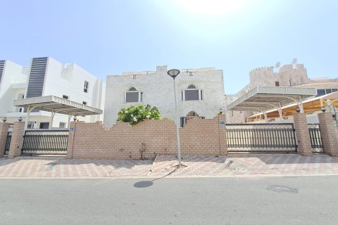 5 غرفة نوم  فيلا في Madinat as'Sultan Qaboos, عُمان رقم 62464