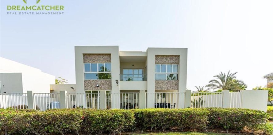 Villa de 4 dormitorios en Mina Al Arab, UAE No. 34248