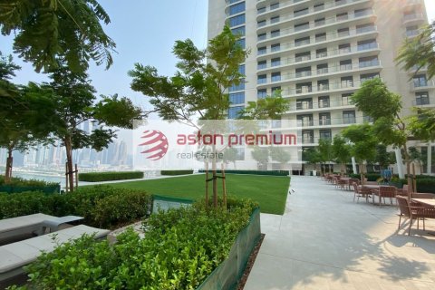 Квартира с 2 спальнями в EMAAR Beachfront, ОАЭ №188358 19