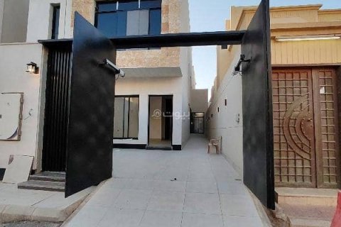 4 bedrooms Villa in Riyadh, Saudi Arabia No. 68020