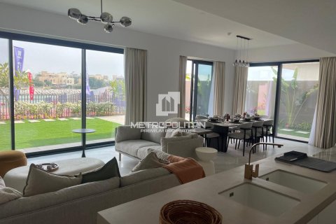 Вилла с 5 спальнями в Al Hamra Village, ОАЭ №129270 9