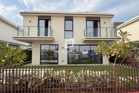 Вилла с 5 спальнями в Al Hamra Village, ОАЭ №129270