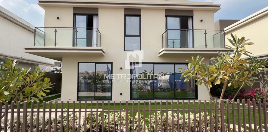 Вилла с 5 спальнями в Al Hamra Village, ОАЭ №129270