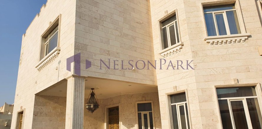 Villa de 7 chambres à Doha, Qatar No. 60833