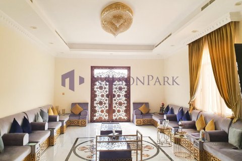 Villa de 7 chambres à Doha, Qatar No. 60833 11