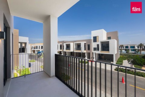 3 bedrooms Villa in Dubai, UAE No. 163275