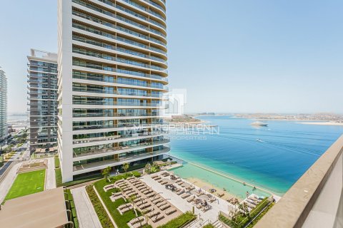 Appartement de 2 chambres à EMAAR Beachfront, UAE No. 128815