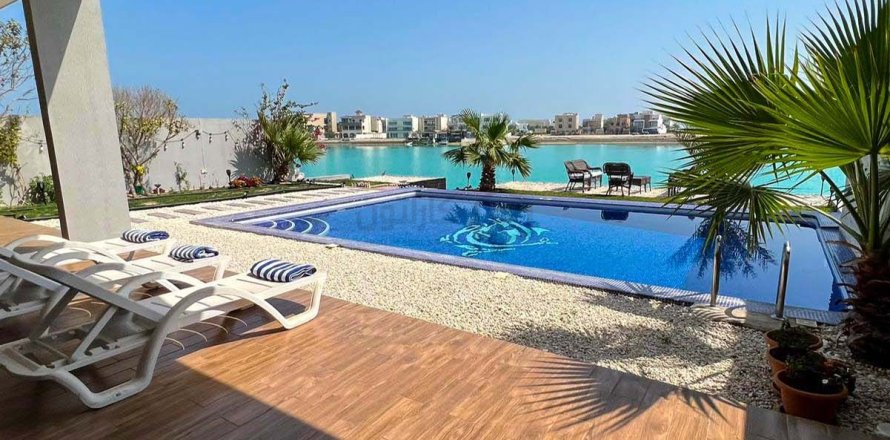 8 bedrooms Villa in Amwaj Islands, Bahrain No. 59536