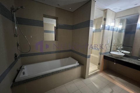 Duplex de 4 dormitorios en Doha, Qatar No. 60872 13