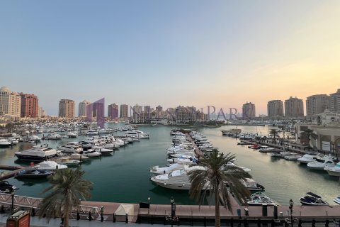 4 bedrooms Duplex in Doha, Qatar No. 60872