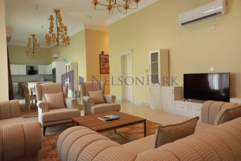 Villa de 3 dormitorios en Dukhan, Qatar No. 58369 8