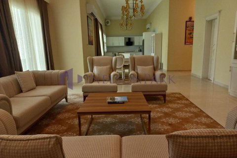 Villa de 3 dormitorios en Dukhan, Qatar No. 58369 4