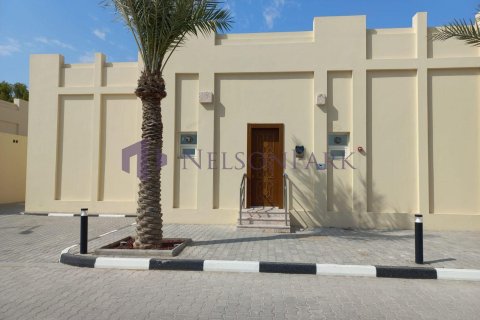 Villa de 3 dormitorios en Dukhan, Qatar No. 58369 16