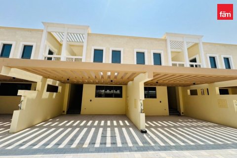 4 bedrooms Townhouse in Dubai, UAE No. 205556