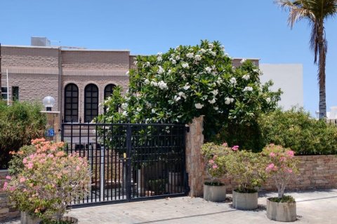5 bedrooms Villa in Muscat, Oman No. 54841