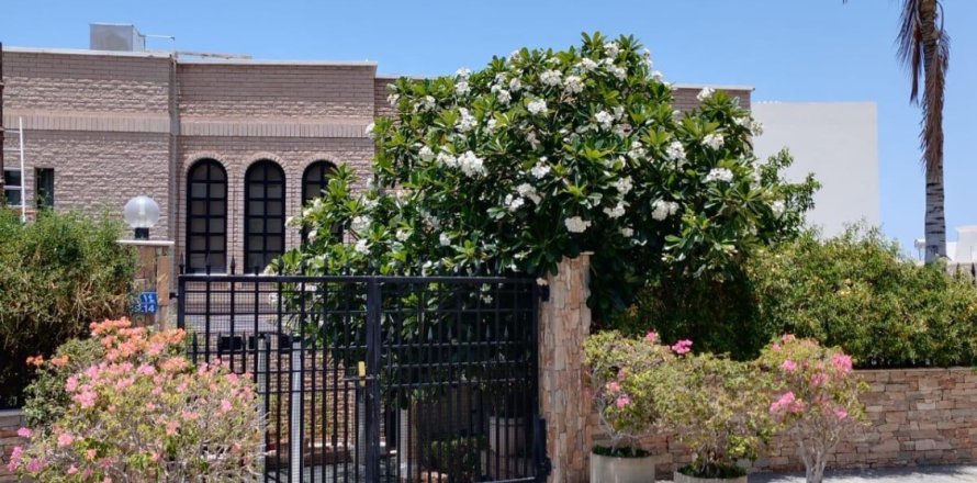 5 bedrooms Villa in Muscat, Oman No. 54841