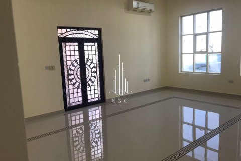 7 bedrooms Villa in Khalifa City, UAE No. 22029