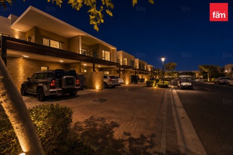 3 bedrooms Villa in Dubai, UAE No. 186019