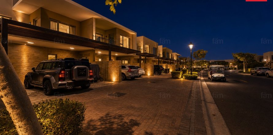 3 bedrooms Villa in Dubai, UAE No. 186019