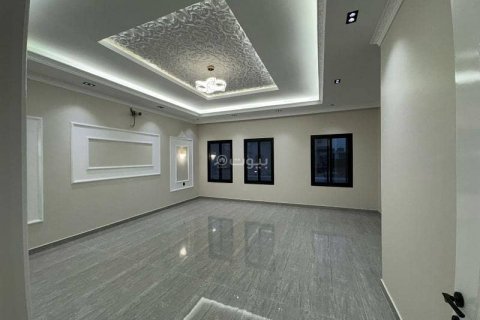 8 bedrooms Villa in Khobar, Saudi Arabia No. 59926 10