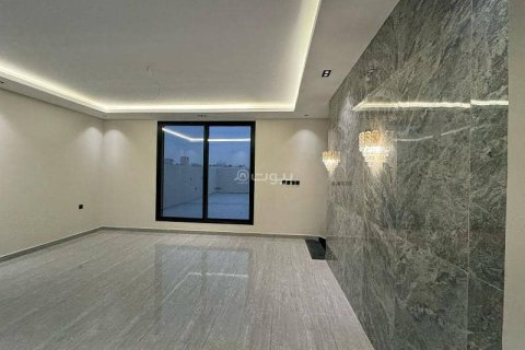 8 bedrooms Villa in Khobar, Saudi Arabia No. 59926 3