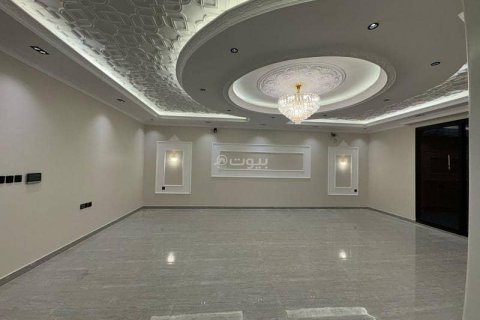 8 bedrooms Villa in Khobar, Saudi Arabia No. 59926 16