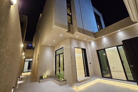 Villa de 8 dormitorios en Riyadh, Saudi Arabia No. 59927 3