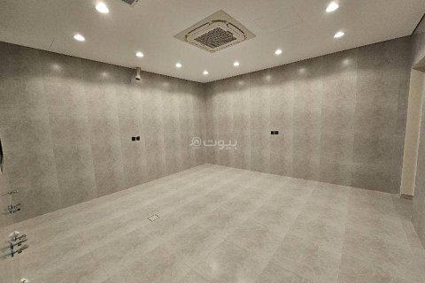 Villa de 8 dormitorios en Riyadh, Saudi Arabia No. 59927 11