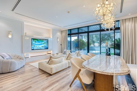 Villa de 4 chambres à Jumeirah Luxury, UAE No. 205941