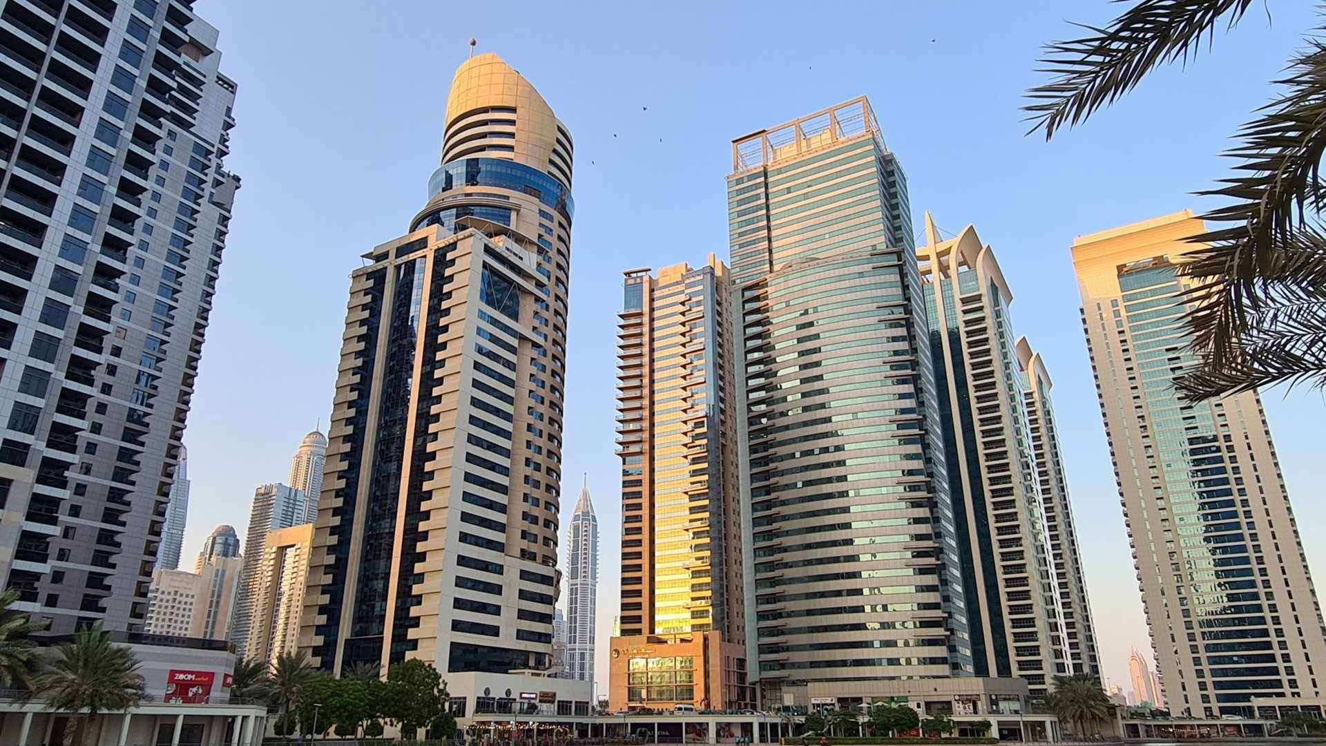 ONE LAKE PLAZA