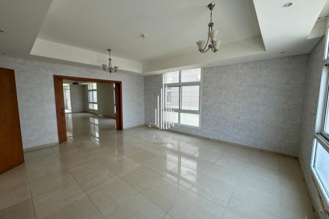 Villa de 4 chambres à Khalifa City, UAE No. 24829 3