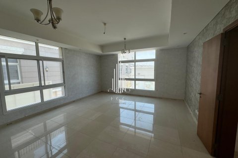 Villa de 4 chambres à Khalifa City, UAE No. 24829 5