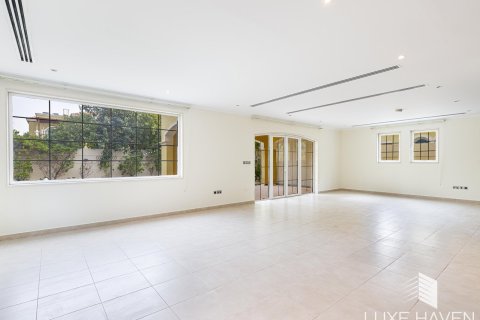 4 bedrooms Villa in Legacy, UAE No. 14387 5