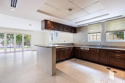 4 bedrooms Villa in Legacy, UAE No. 14387 7