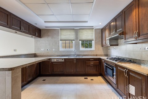4 bedrooms Villa in Legacy, UAE No. 14387 6