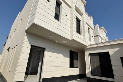 6 bedrooms Villa in Khobar, Saudi Arabia No. 60113